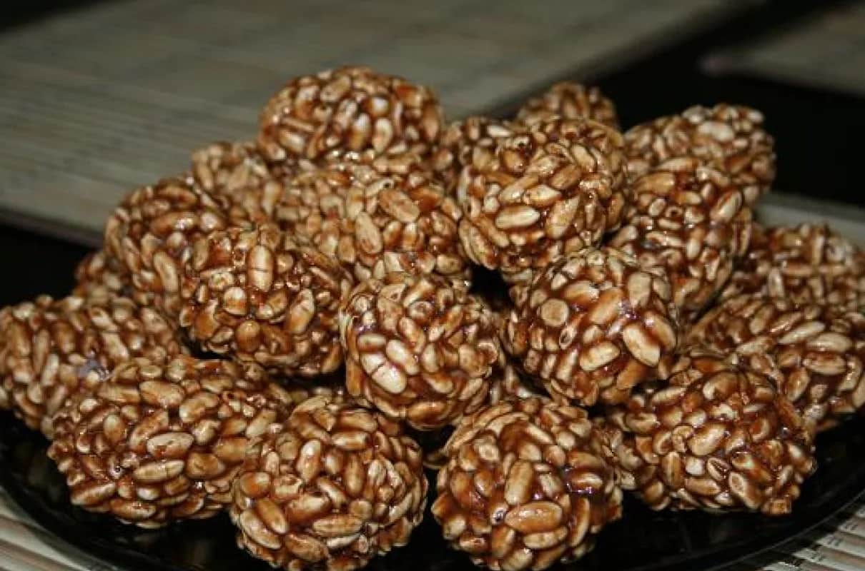 Ryż preparowany: Jak powstaje? Tajemnice chrupkiej przekąski