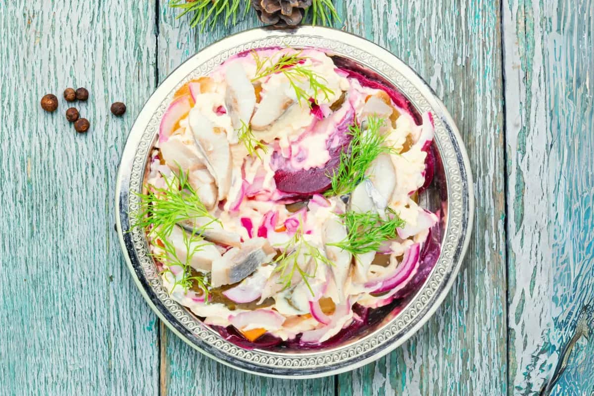 Kiedy przygotować śledzie na święta? Harmonogram idealnego smaku