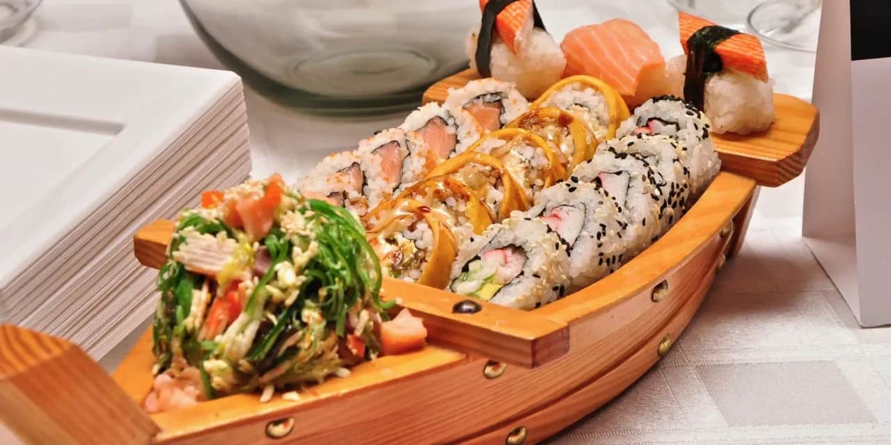 Z jakiego kraju pochodzi sushi? Odpowiedź Cię zaskoczy!